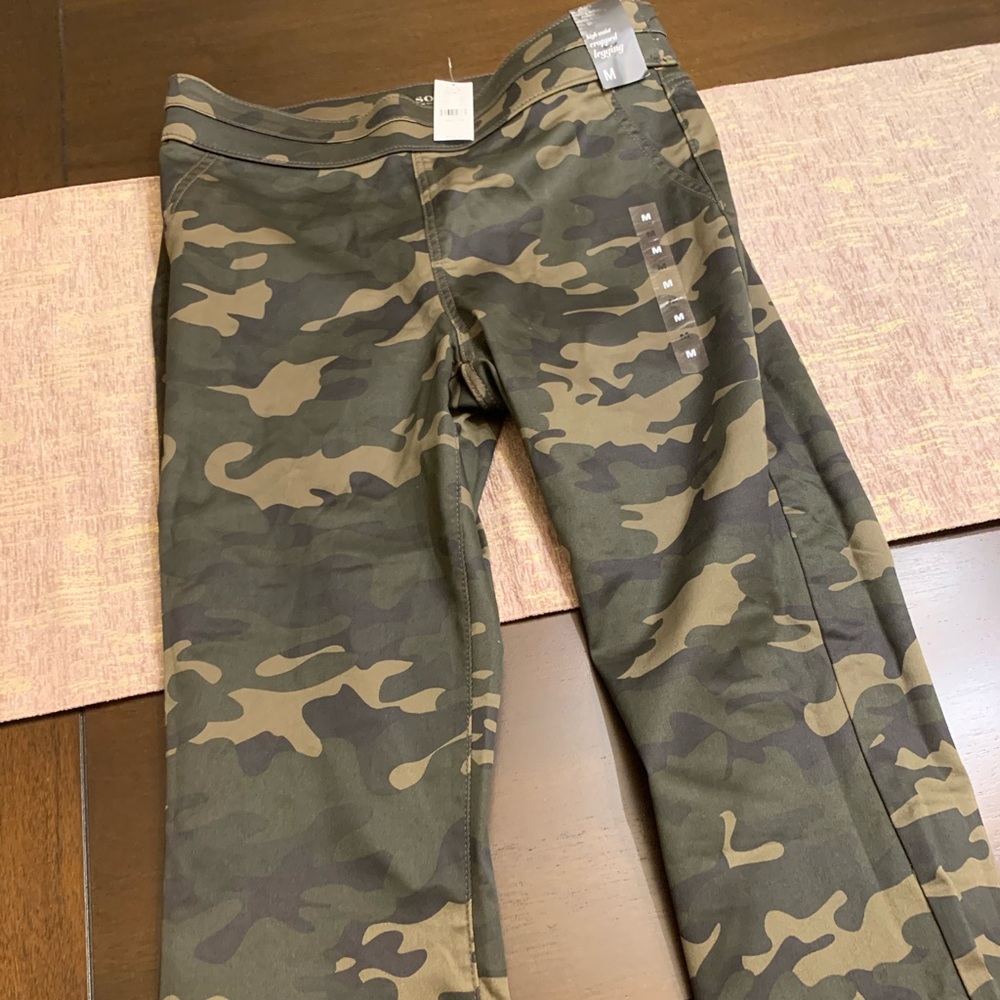 NY&CO camouflage High waisted cropped leggings - NWT